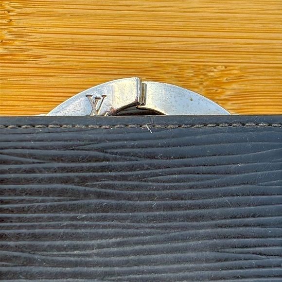 Louis Vuitton Vintage Black Epi Leather Wallet Silver Tone Kiss Lock Luxury - Picture 7 of 16
